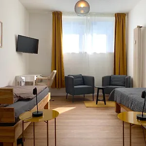 Alles Komplett - 2 Schlafzimmer, Grosse Kueche, Bad Apartment Köln